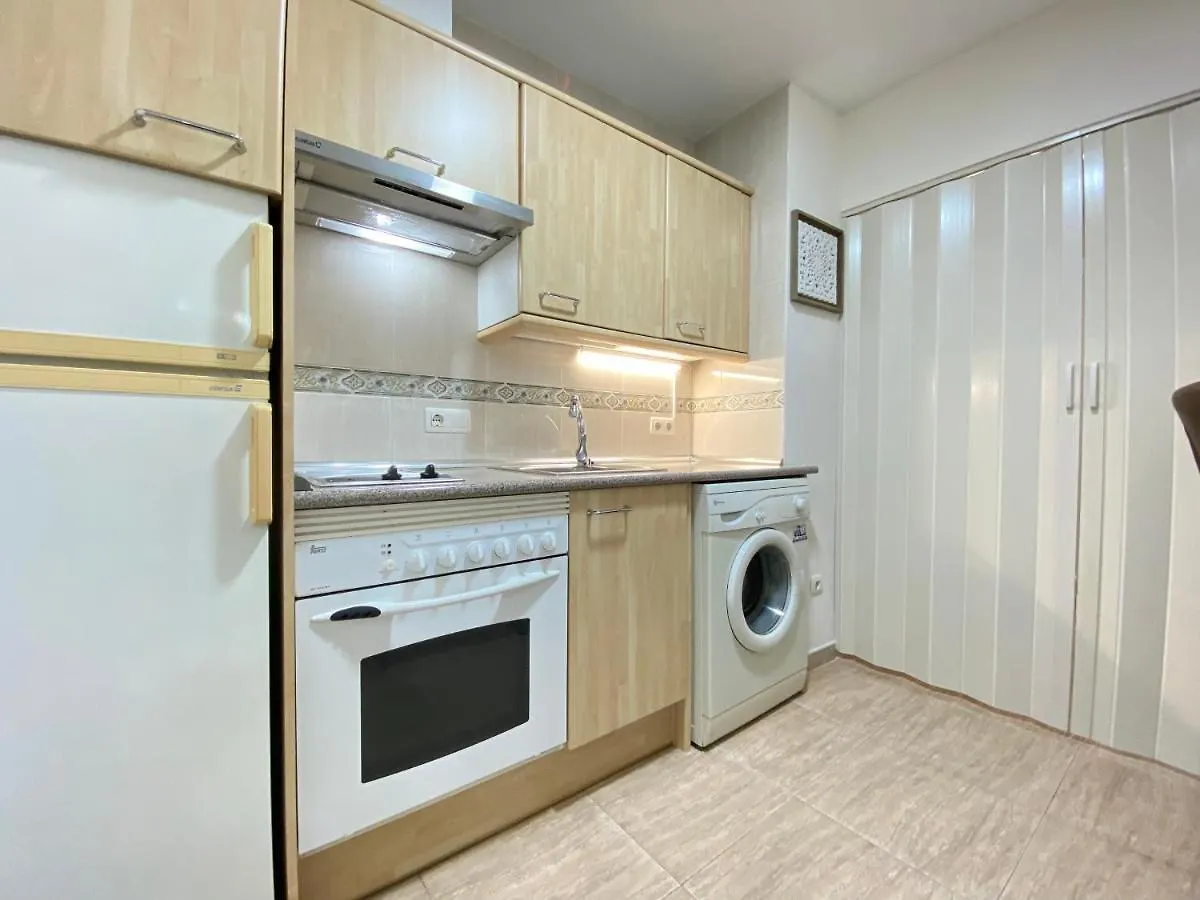 Fuengirola Holiday Apartment W/Balcony View & Pool España